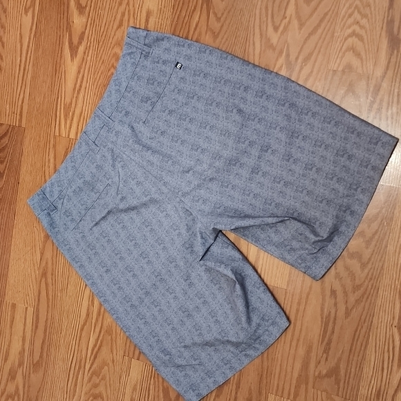 Travis Mathew shorts size 34 - Picture 7 of 9